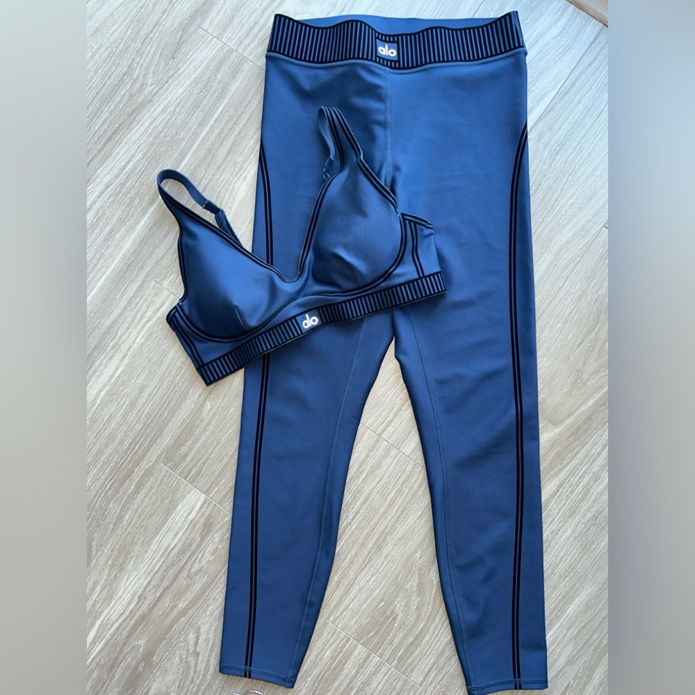 ALO Yoga Navy Blue Striped Band Sports Bra & Leggings Set